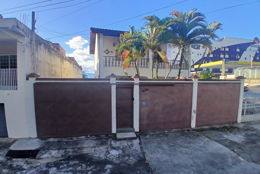 Casa com ótima localização