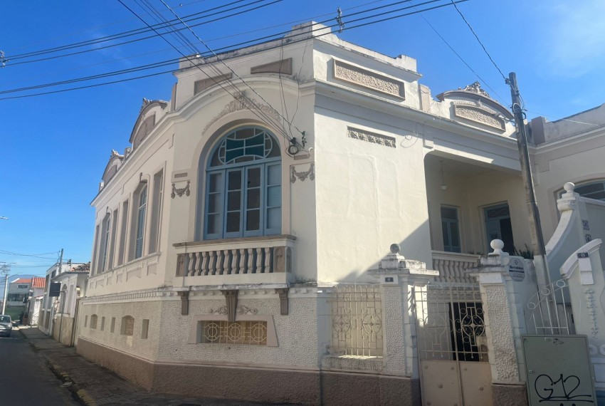 Casa antiga no centro de Guaratingueta